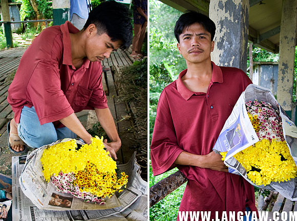 A flower vendor up in the hinterlands of Cebu near the Cebu Transcentral Highway packs a bundle. The area is located at the highest portion of Cebu where the cut flower industry thrives.