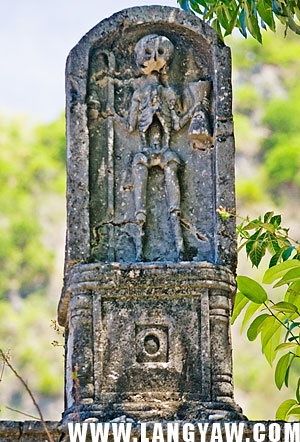 A skeleton with staff and what looks like a chalice found at the top of the Boljoon cemetery arch