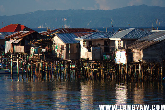 Like in many other cities in the country, these stilt houses rising from the sea can be seen near the pier.