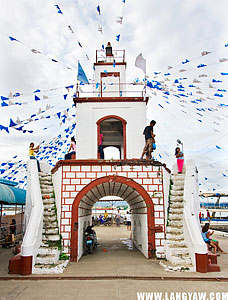 19th century structure that greets the visitor at the Muelle Osmena in Lapu lapu.