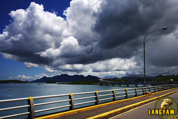 The spectacular San Juanico bridge connecting Samar and Leyte