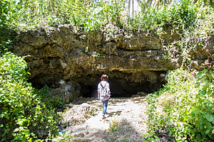Entrance to the Combento Cave Pool