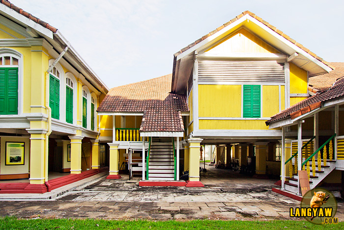 At the back of the Belai Besar with its Asian colonial architecture