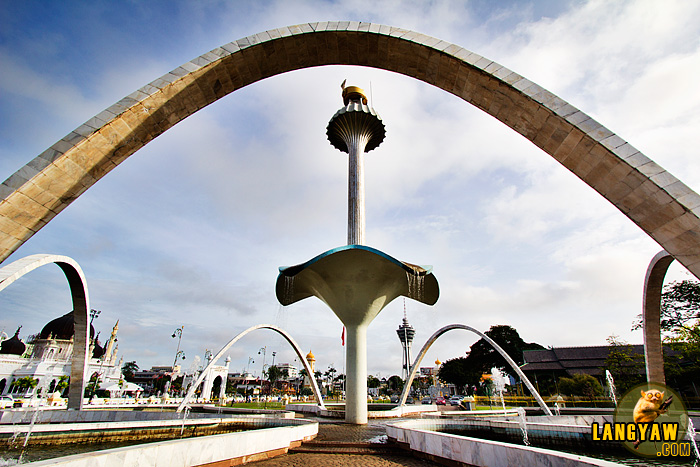 Fountain at the center of Alor Setar commemorates the Golden Jubilee of the reign of His Royal Highness Tuanku Sultan Abdul Halim Mu'adzam Shah is 1983