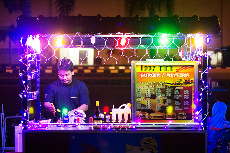 A stall that is setup at night time, at the side of The Leverage Hotel in Mergong 