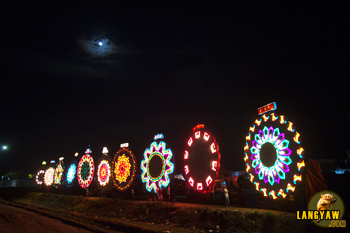 Entrants from the different barangays of San Fernando line their giant lanterns