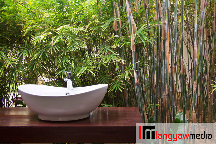 Sink at the al fresco yet private massage cabanas