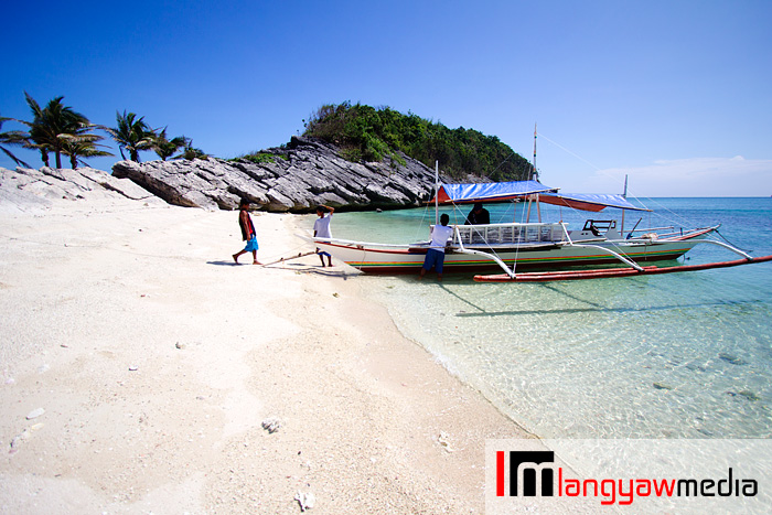 White sandy beach and the rented motorized outrigger boat that took me around Isla Gigantes