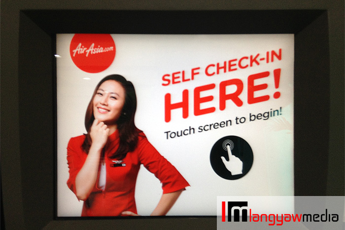 The opening screen that greets passengers checkin in at the Air Asia kiosk