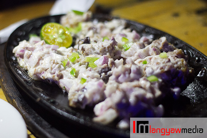 The pork sisig was crunchy because there's plenty of chicharon included
