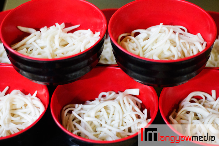 Hand pulled noodles being readied for diners