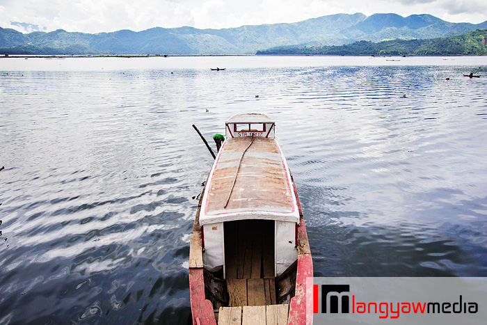 A small passenger vessel that plies Lake Buhi stops at the poblacion.