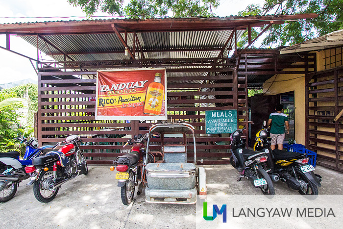 Rico's Pansitan is a popular pansit miki place along the highway near the junction to Pidigan town proper