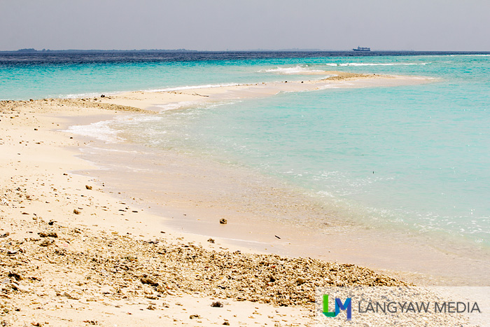 The long snake like sandbar as seen from the isand