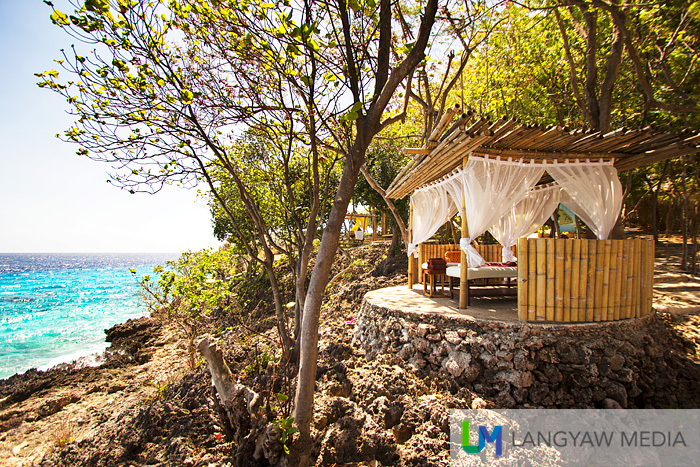 Well placed massage hut with great views of the sea