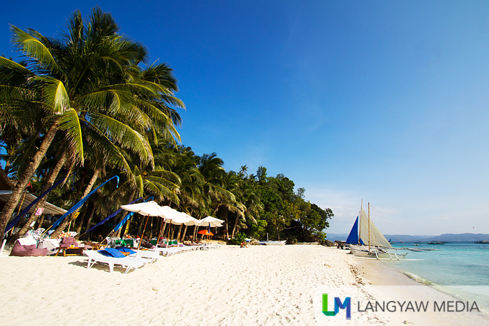 Less crowded Diniwid Beach 