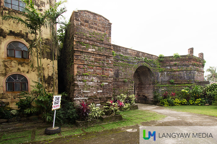 An interesting brick structure just beside the wall with lots of beautiful bas reliefs. What is this?