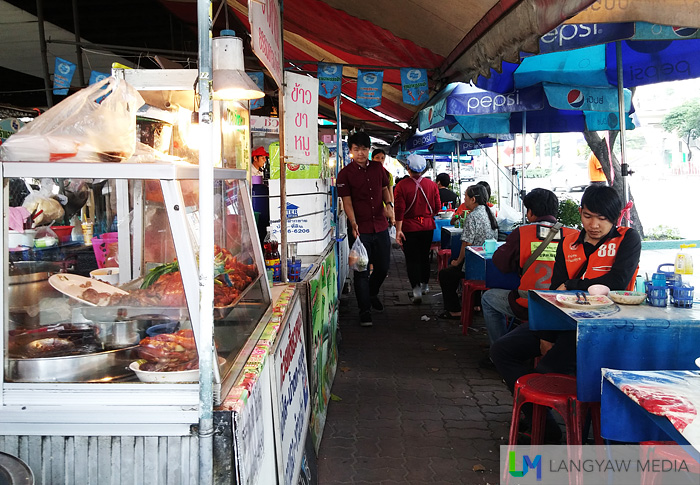 Street dining scene in Bangkok