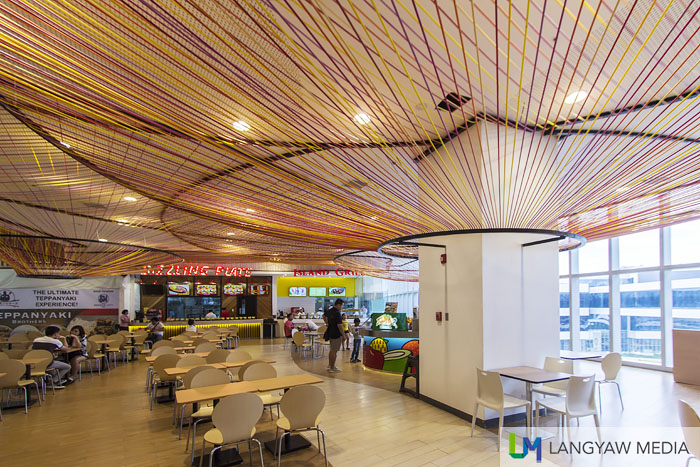 The foodcourt with its ceiling style