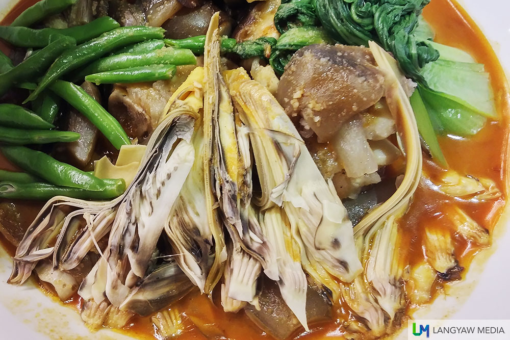 I just love this kare-kare dish because of the melt in your mouth skin