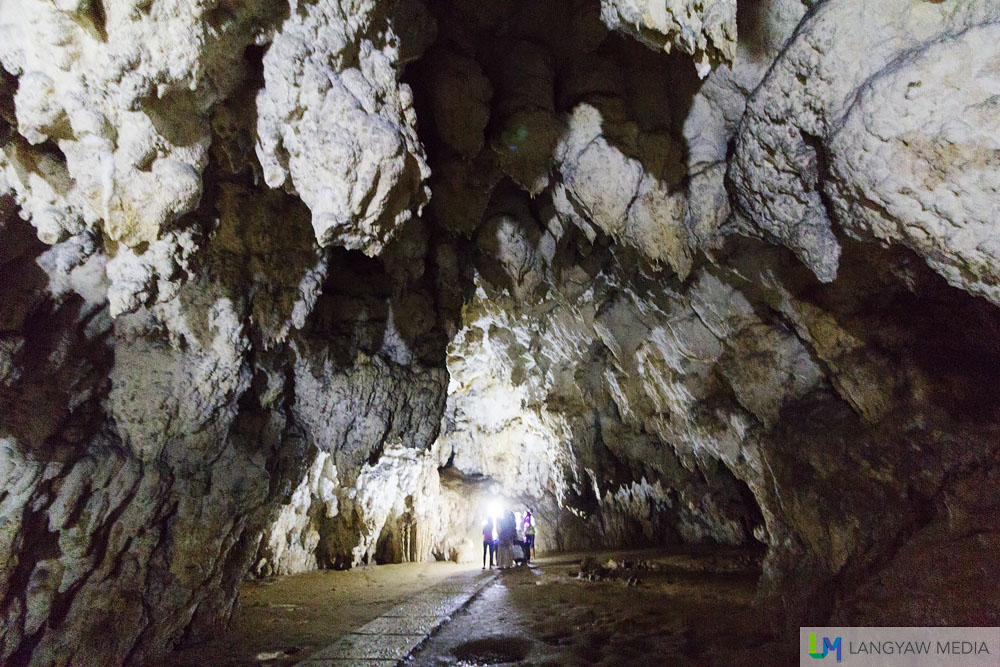 Gua Batu (Stone Cave) is one of two caves that can be explored in the national park and is just around 20 minutes walk from Bantimurung Waterfalls, passing a lake and forest area.