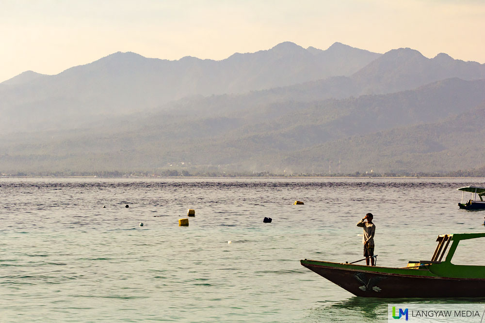 A beautiful morning scene off Gili Trawangan with a view of Gunung Rinjani in Lombok