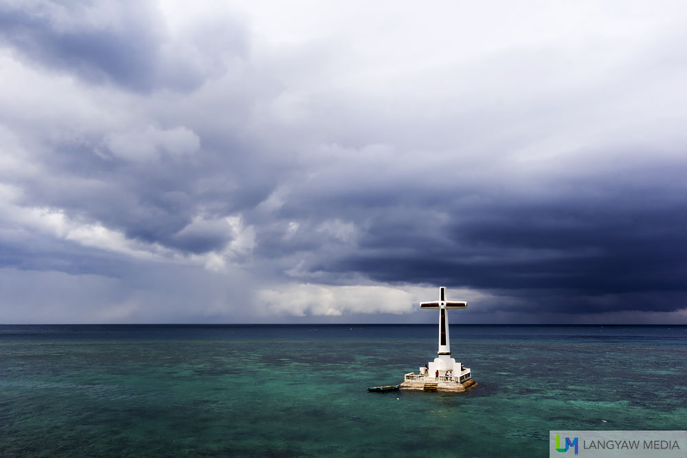 Beneath the emerald green sea is the sunken cemetery of Catarman which was buried when Vulcan Daan erupted.