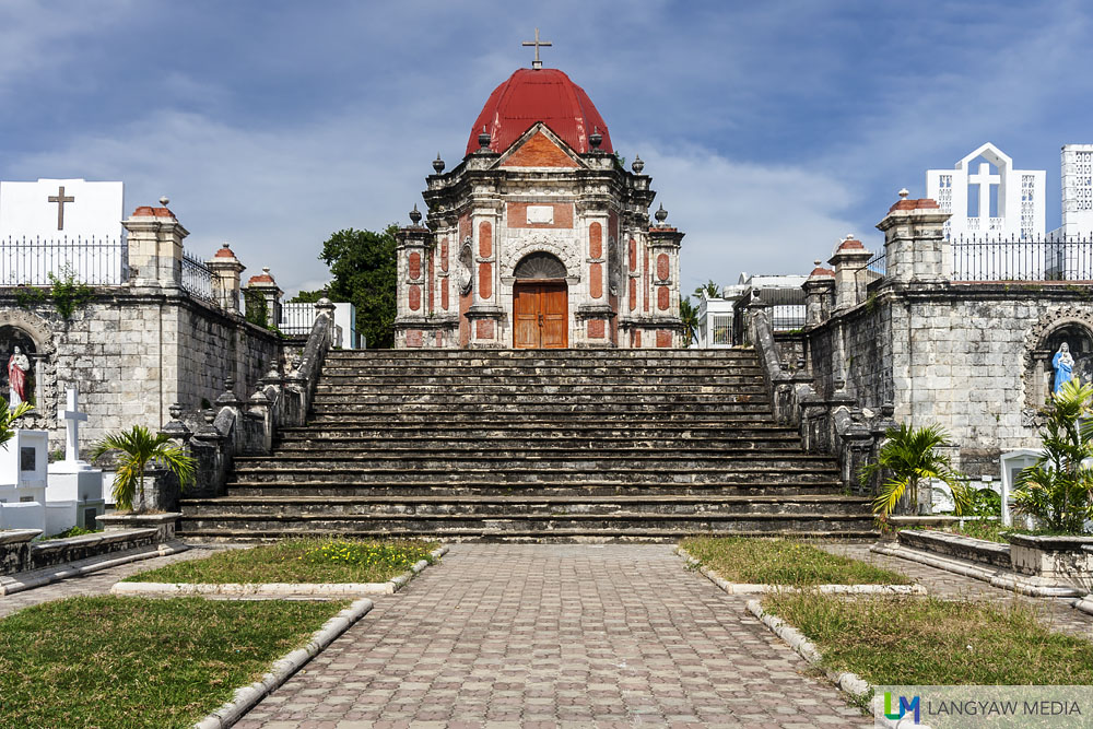 It's the grandest Spanish colonial era cemetery with its baroque chapel at the center.