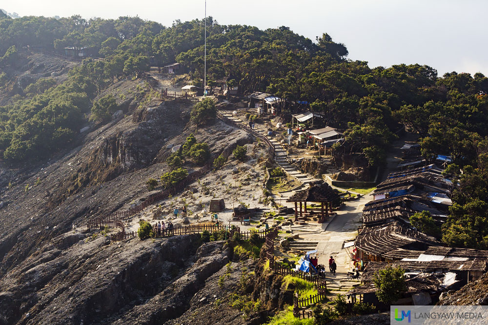 Viewing decks, paths and tourist shops