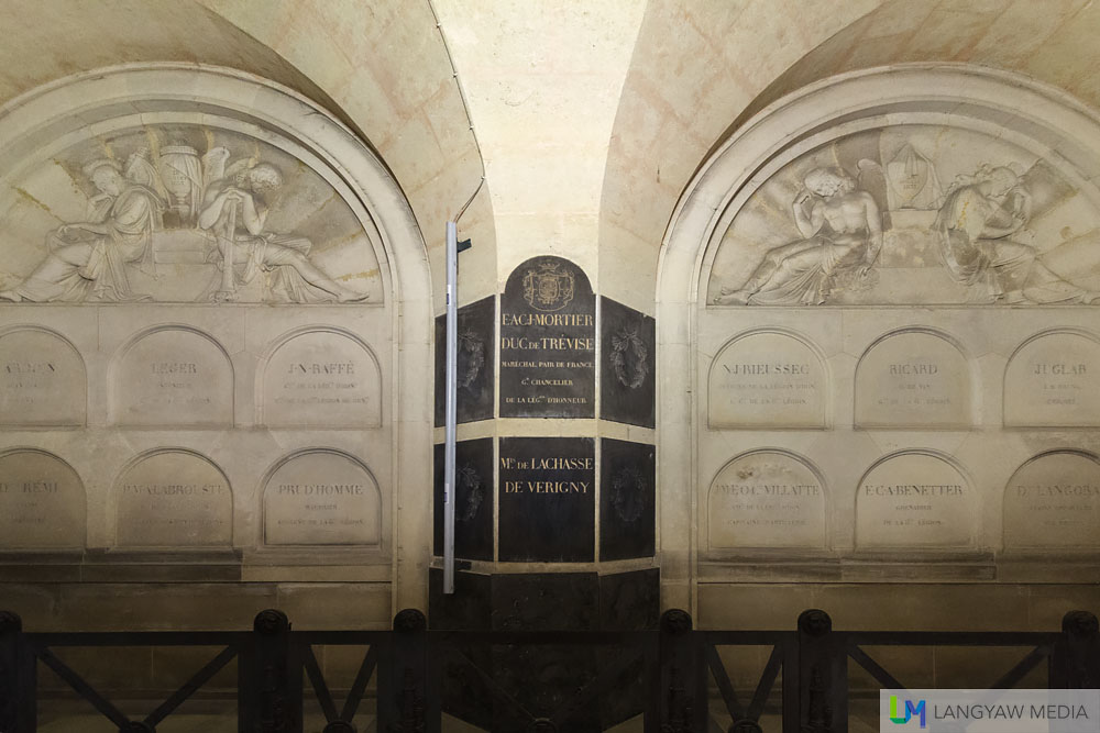 Other than Napoleon Bonaparte, there are other officers and his other family members who are buried inside the Domes des Invalides. Some are buried only with their hearts.
