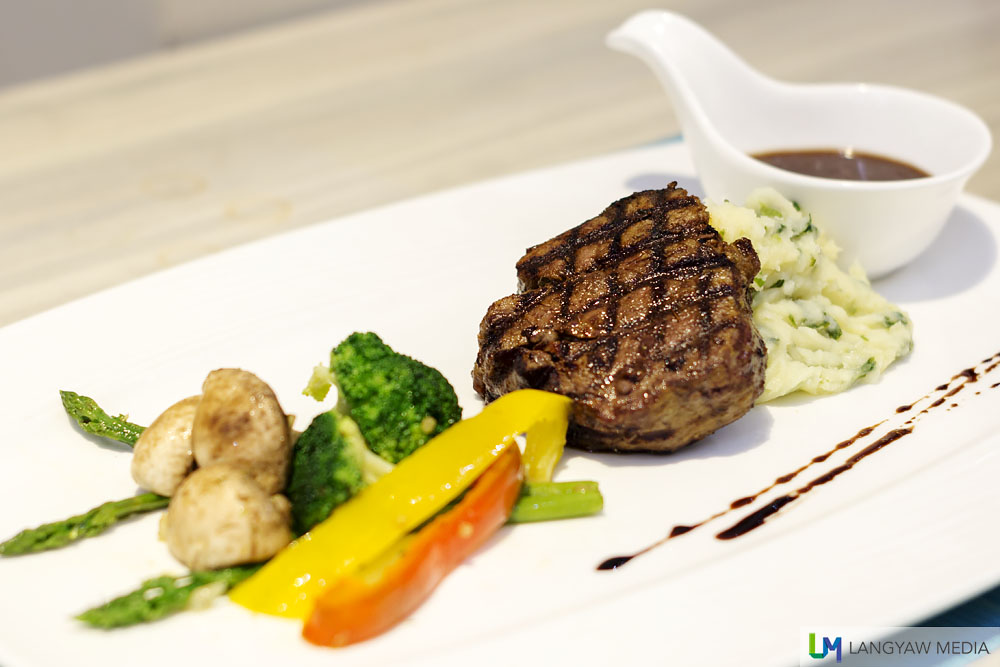 Grill Australian beef tenderloin with vegetable and parsely-spinach mashed potato